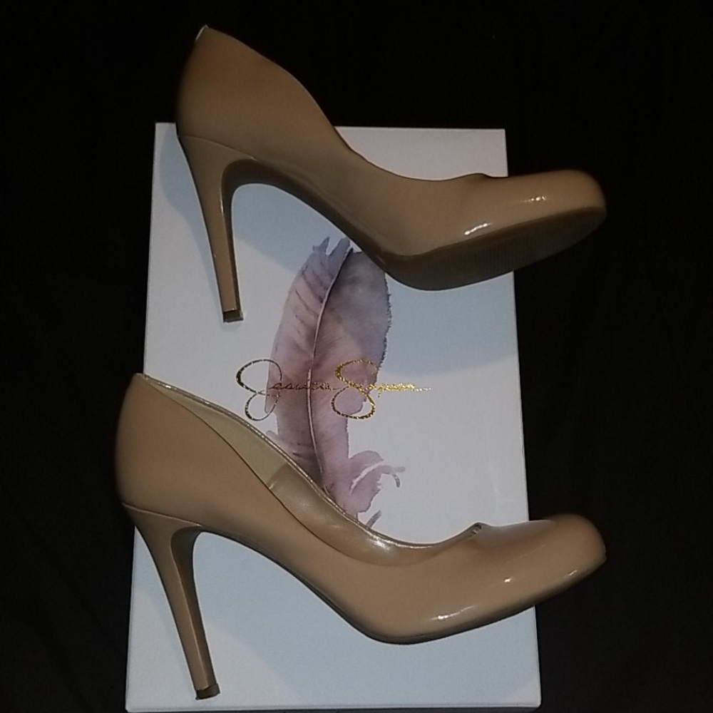 NINE WEST PATENT LEATHER NUDE PUMPS